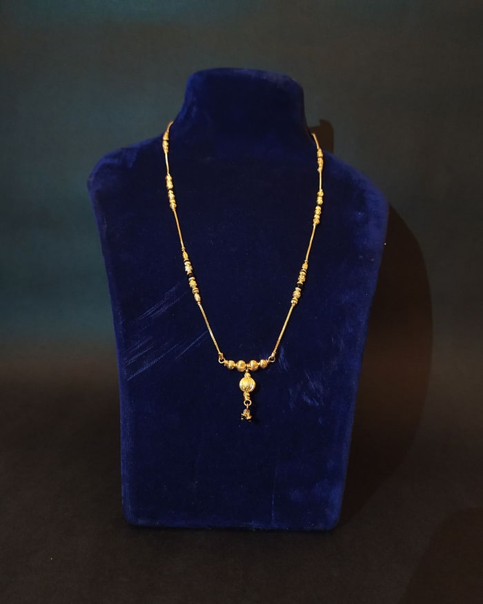 Barrel Bead Vati Mangalsutra, Patterned gold barrel beads with a round vati