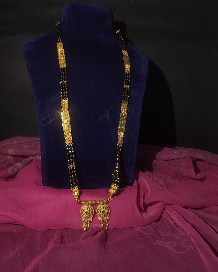 Nakshi Twin Vati Mangalsutra, Four-strand black beads, nakshi bar links, twin vati