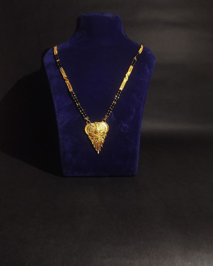 Kairi Paisley Mangalsutra, Black-bead chain with a paisley drop pendant