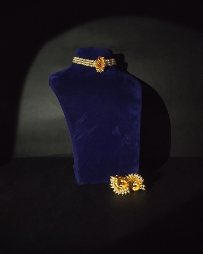 Pearl Kemp Choker Set, Multi-strand pearl choker with a gold kemp pendant, matching earrings