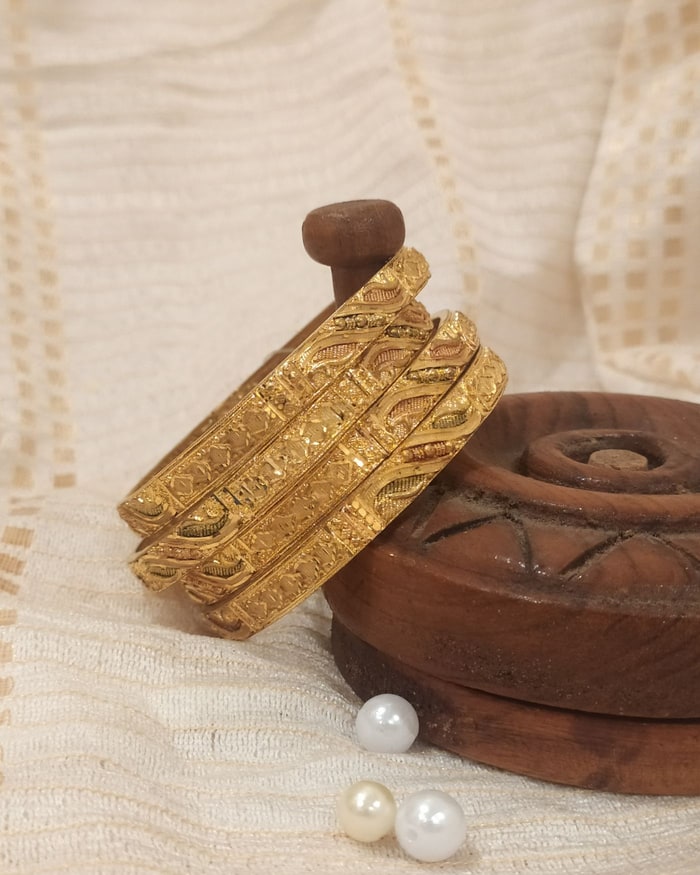 Plain Bangadi, Plain polished bangle pair, wave and groove pattern