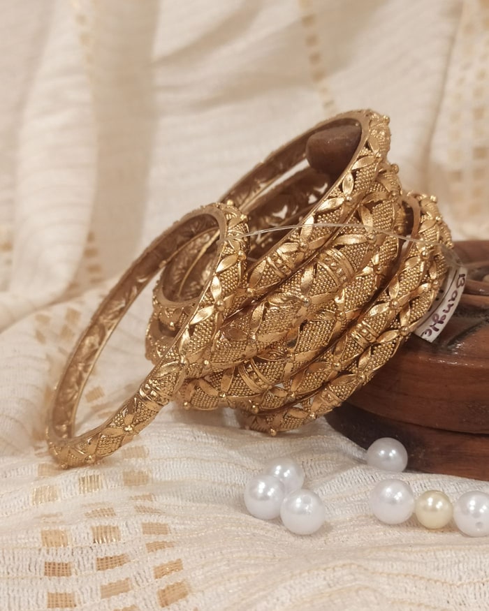 Nakshi Bangadi Set, Thin nakshi leaf-pattern bangle stack of five